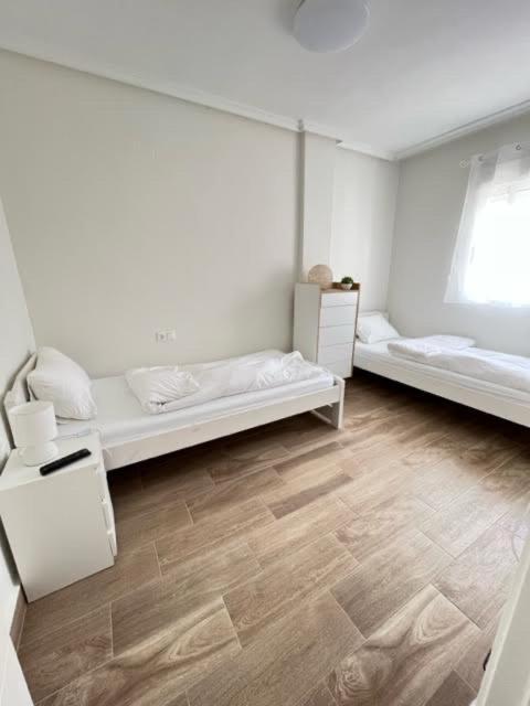 Eb By Zanis Appartement Torrevieja Buitenkant foto